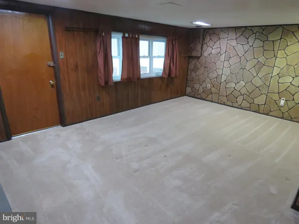 $2,300 | 12839 Elnora Road, Philadelphia, PA 19154