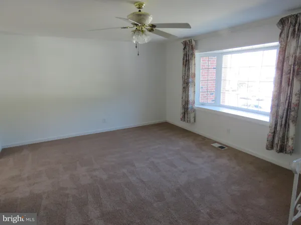 $2,300 | 12839 Elnora Road, Philadelphia, PA 19154