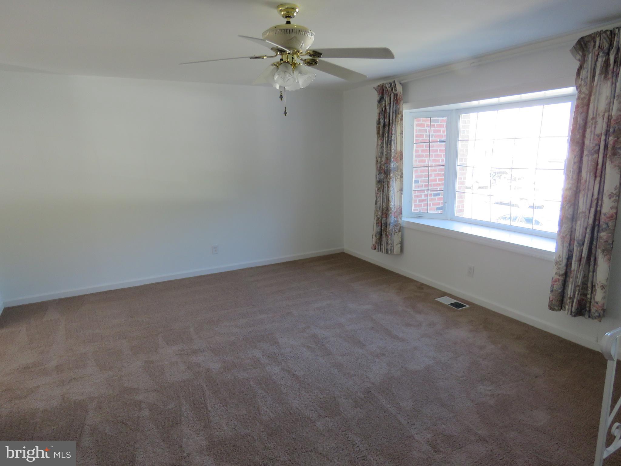 12839 Elnora Road Philadelphia, PA 19154 - Photo 2 of 24