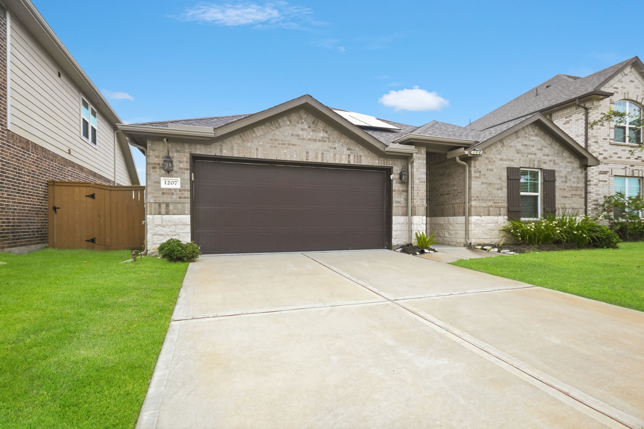 1207 Cascade Hls Drive Rosharon, TX 77583 - Photo 2 of 16