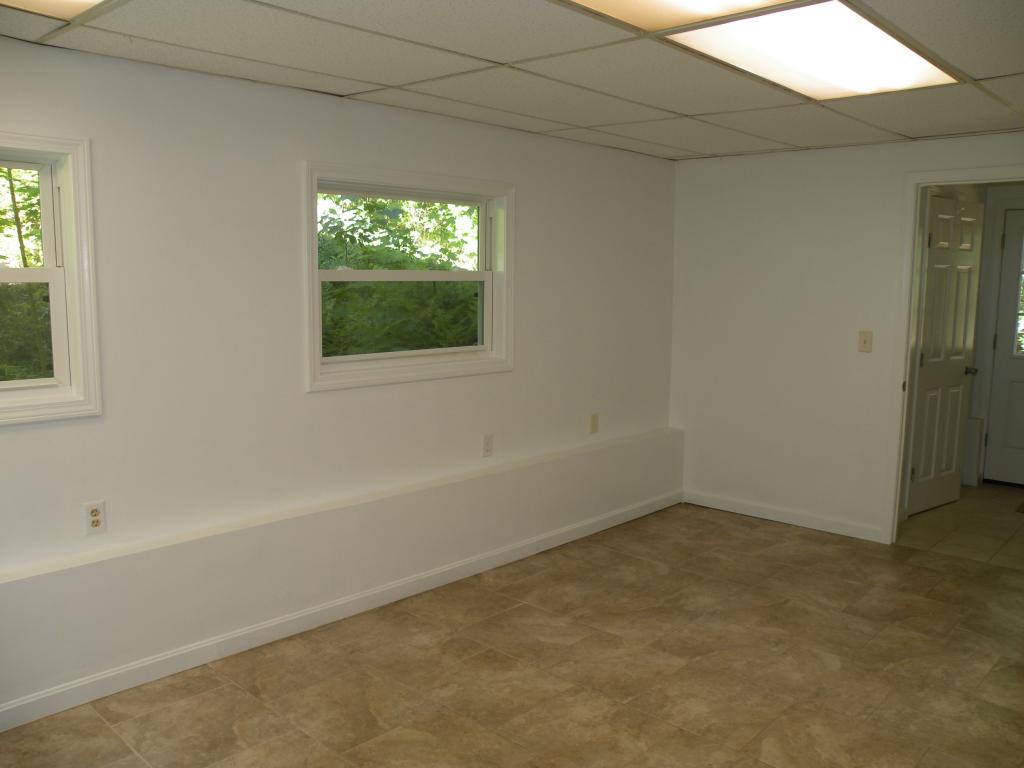 107 Nashua Road Bedford, NH 03110 - Photo 3 of 13 Gallery Image 3