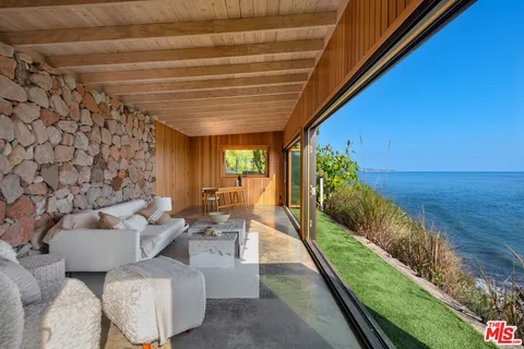 $10,950,000 | 32804 Pacific Coast Highway, Malibu, CA 90265