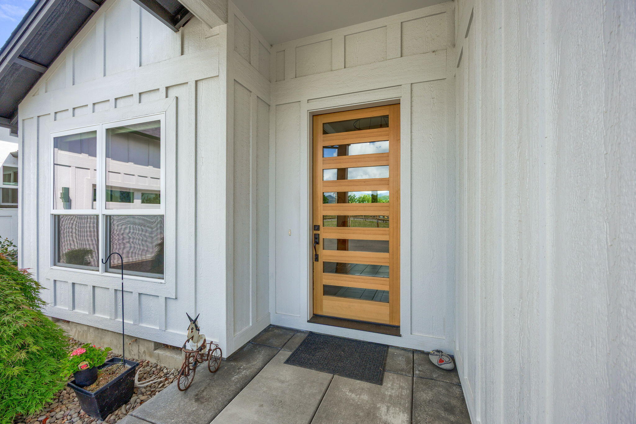 1827 Houston Road Medford, OR 97501 - Photo 27 of 70 a view of a front door of house