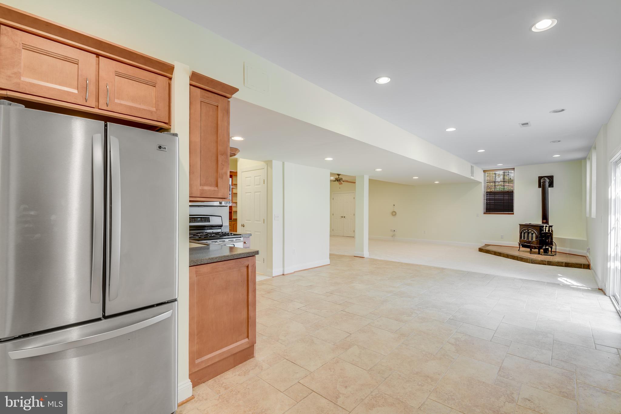 1175 Gum Bottom Road Crownsville, MD 21032 - Photo 42 of 54 Table space