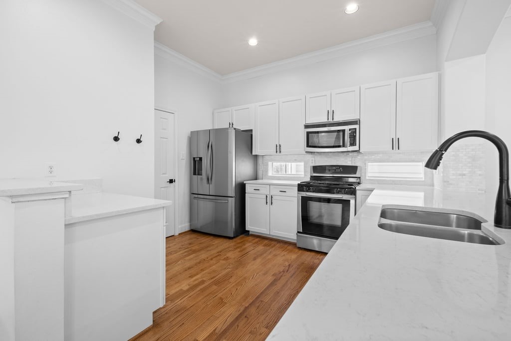 1128 West 26th Street Houston, TX 77008 - Photo 14 of 48