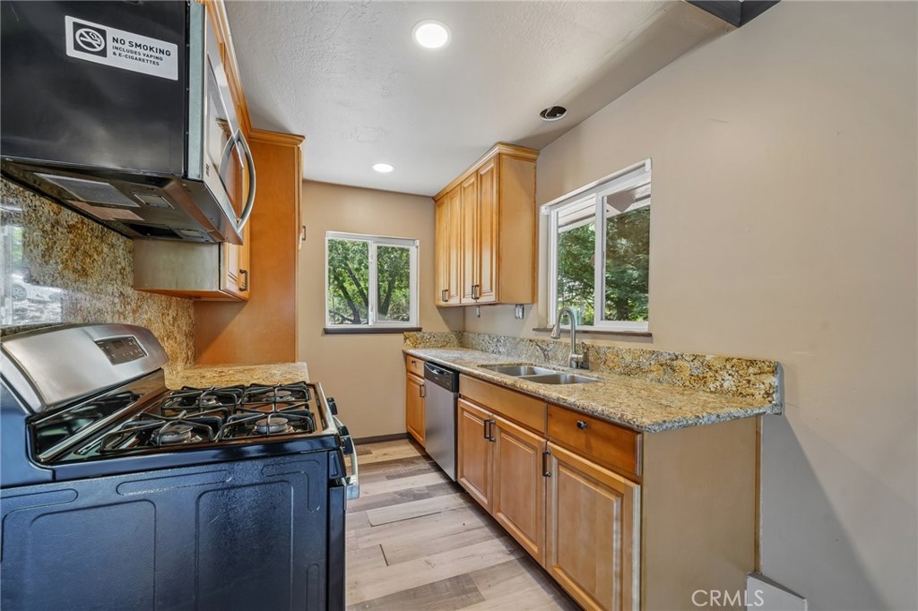944 Knickerbocker Road Big Bear Lake, CA 92315 - Photo 8 of 32
