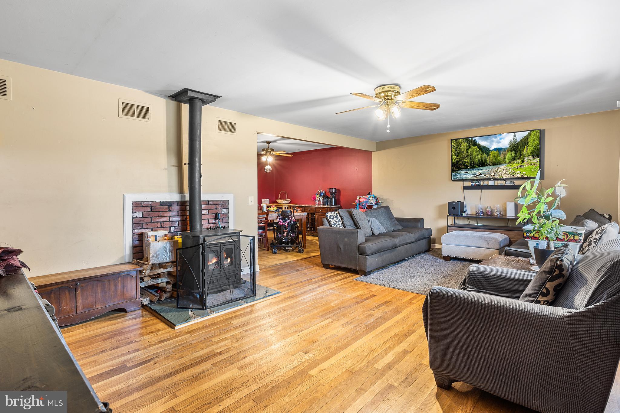 7 Chambers Road Millstone Township, NJ 08510 - Photo 4 of 22 Gallery Image 4