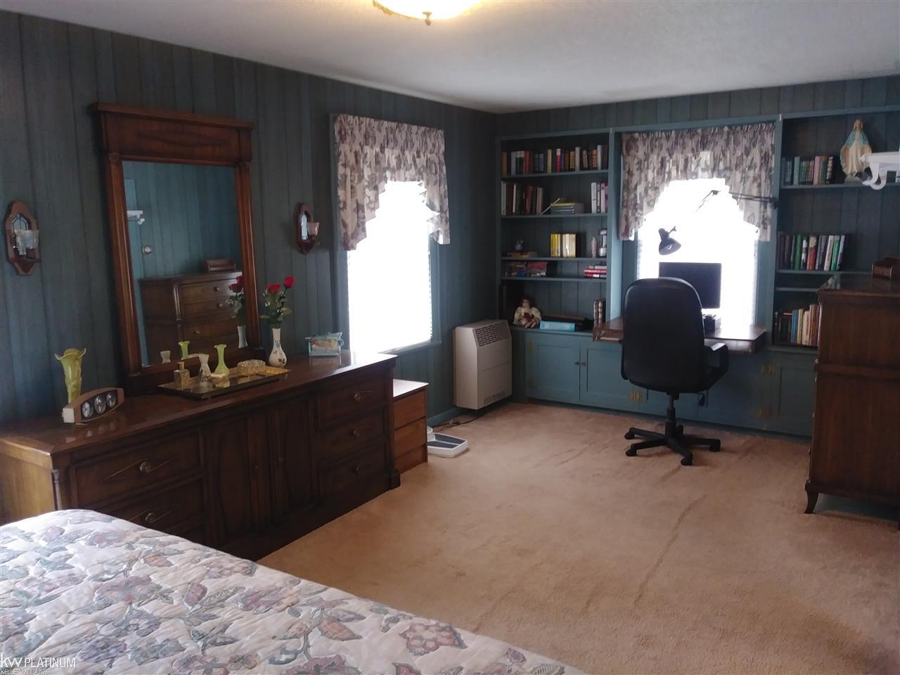 6318 Lakeshore Road Fort Gratiot, MI 48059 - Photo 32 of 46 31370664-31.JPG