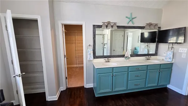 a view of walk in closet