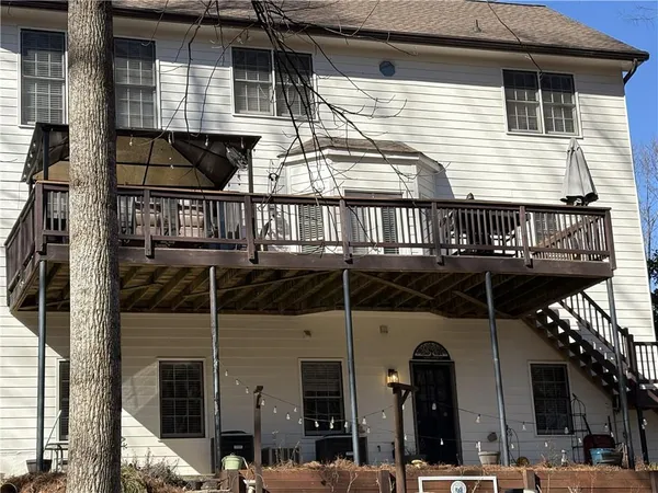 a view of yard with green space