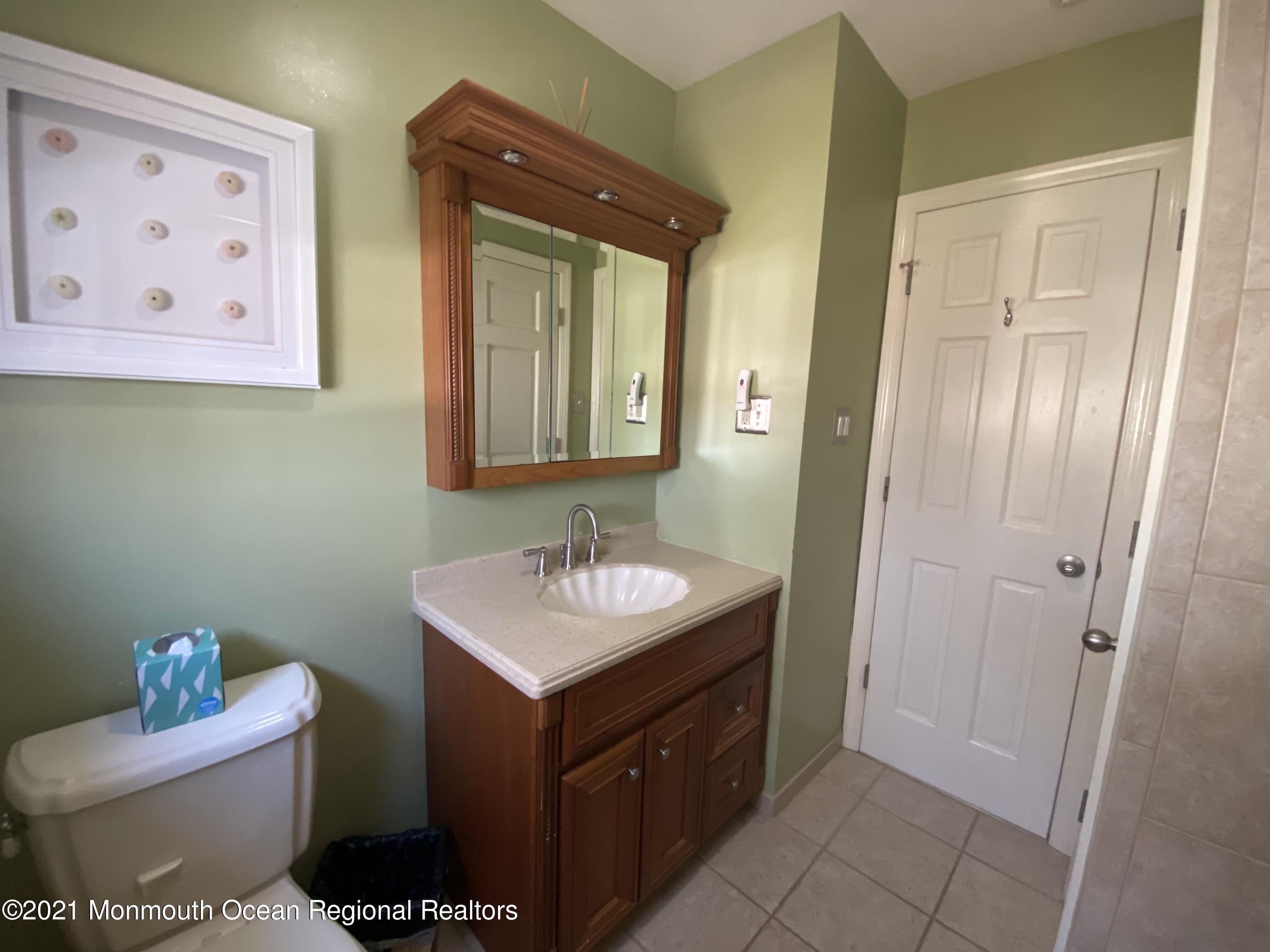 14 Bunkerhill Road Hazlet, NJ 07730 - Photo 20 of 39 Bath main level