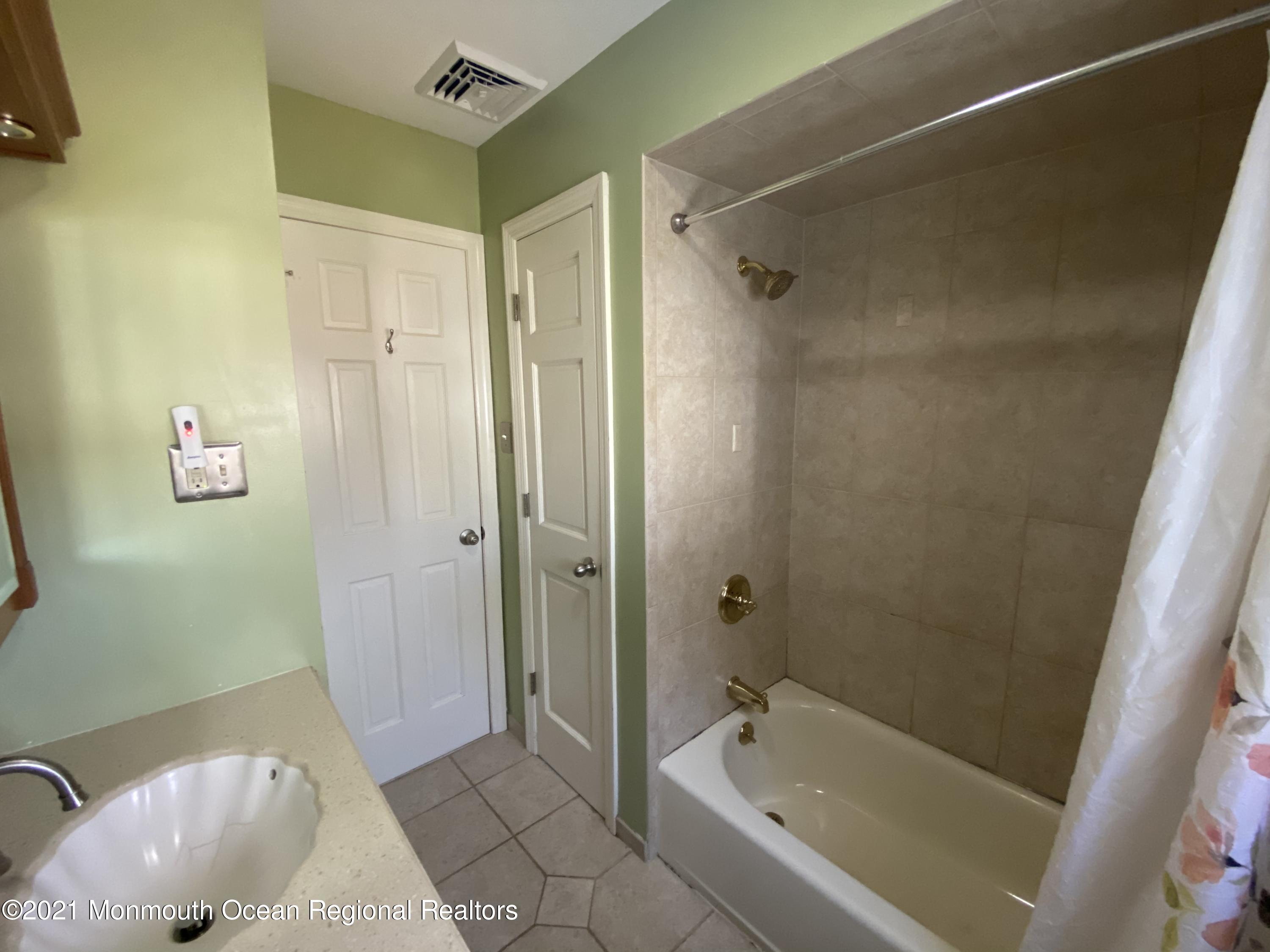 14 Bunkerhill Road Hazlet, NJ 07730 - Photo 21 of 39 Bath main level