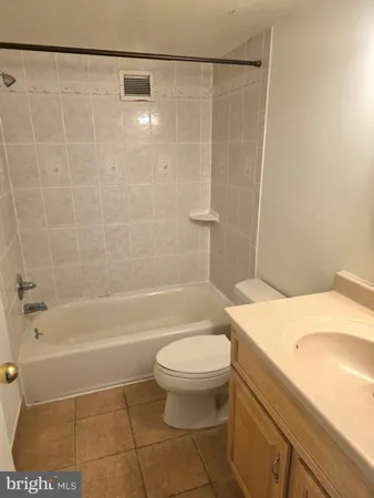 $2,000 | 1300 Army Navy Drive, Unit 306, Arlington, VA 22202