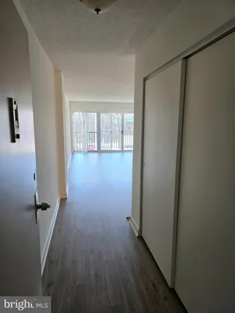 $2,000 | 1300 Army Navy Drive, Unit 306, Arlington, VA 22202
