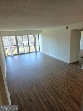 $2,000 | 1300 Army Navy Drive, Unit 306, Arlington, VA 22202