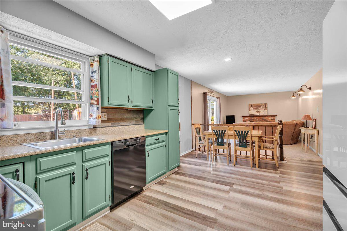 433 Glasgow Road Williamstown, NJ 08094 - Photo 6 of 34 Kitchen