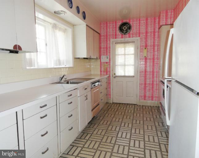 3404 Fallstaff Road Baltimore, MD 21215 - Photo 21 of 28 Kitchen