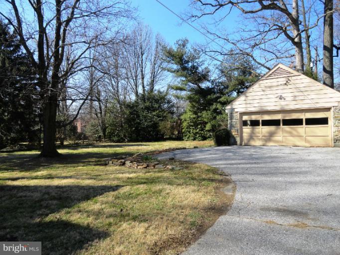 3404 Fallstaff Road Baltimore, MD 21215 - Photo 23 of 28 Rear Garage