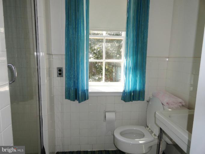 3404 Fallstaff Road Baltimore, MD 21215 - Photo 9 of 28 Bath3