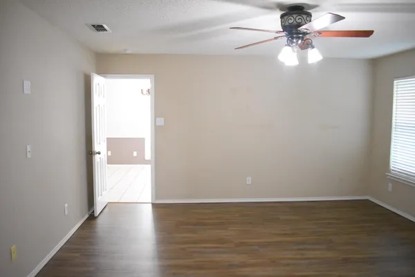 $1,600 | 6121 16th Street, Lubbock, TX 79416