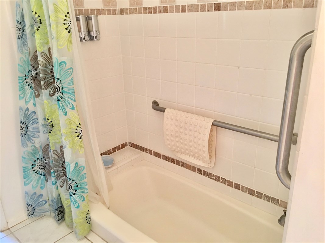 95-789 Ninole Loop Road, Unit 42 Naalehu, HI 96772 - Photo 14 of 17 a bathroom with a bathtub and a shower