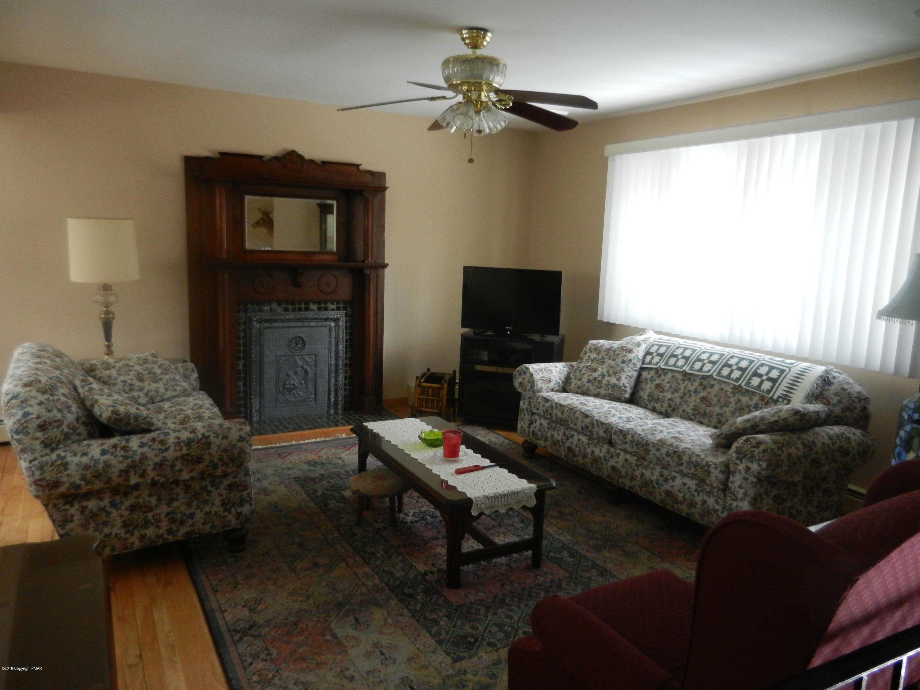 427 Emery Wheel Road Stroudsburg, PA 18360 - Photo 16 of 21 a living room with furniture and a flat screen tv