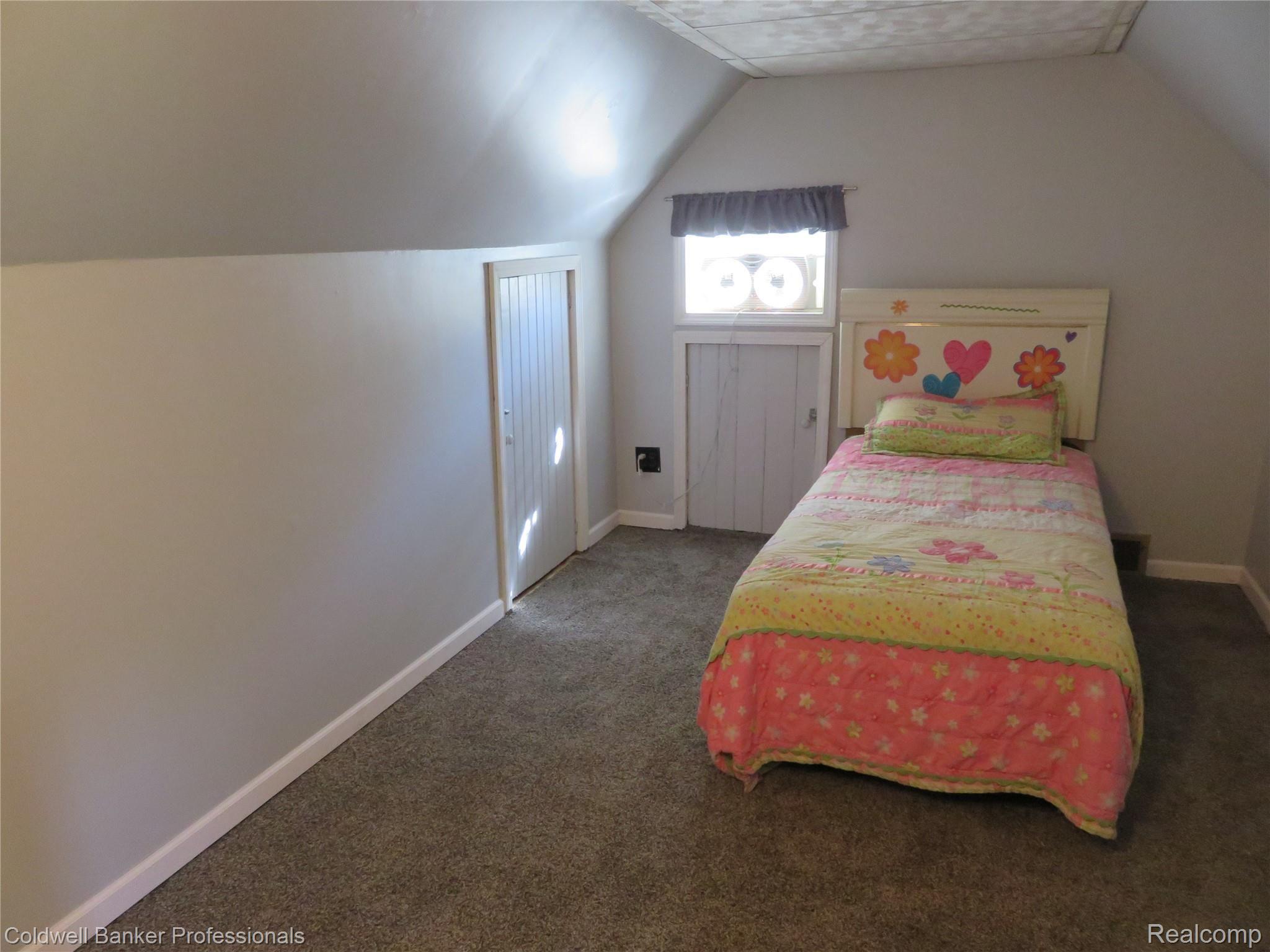 1820 South Morrice Road Owosso, MI 48867 - Photo 20 of 33 21 1820 bedroom.JPG