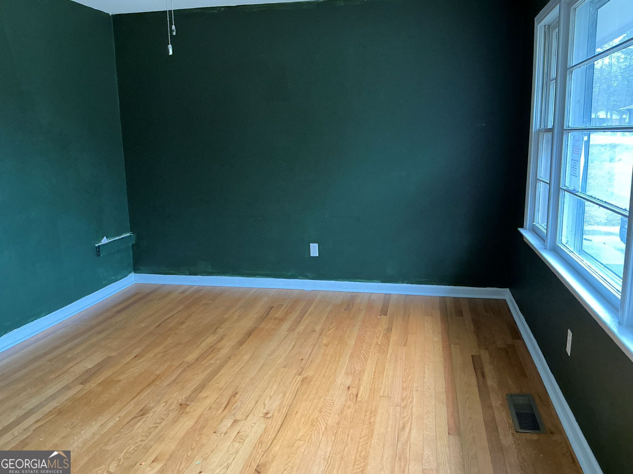 15 Cedar Street Hartwell, GA 30643 - Photo 7 of 11 Livingroom