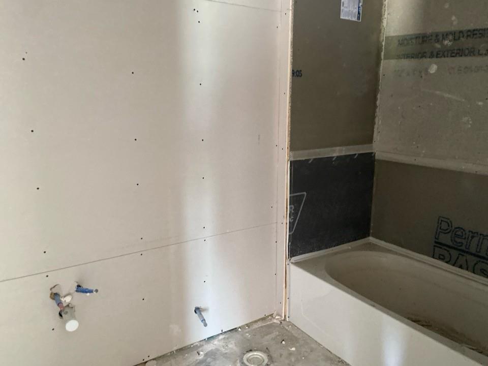 139 Big Sky Road Decatur, TX 76234 - Photo 4 of 12 a bathroom with a bathtub