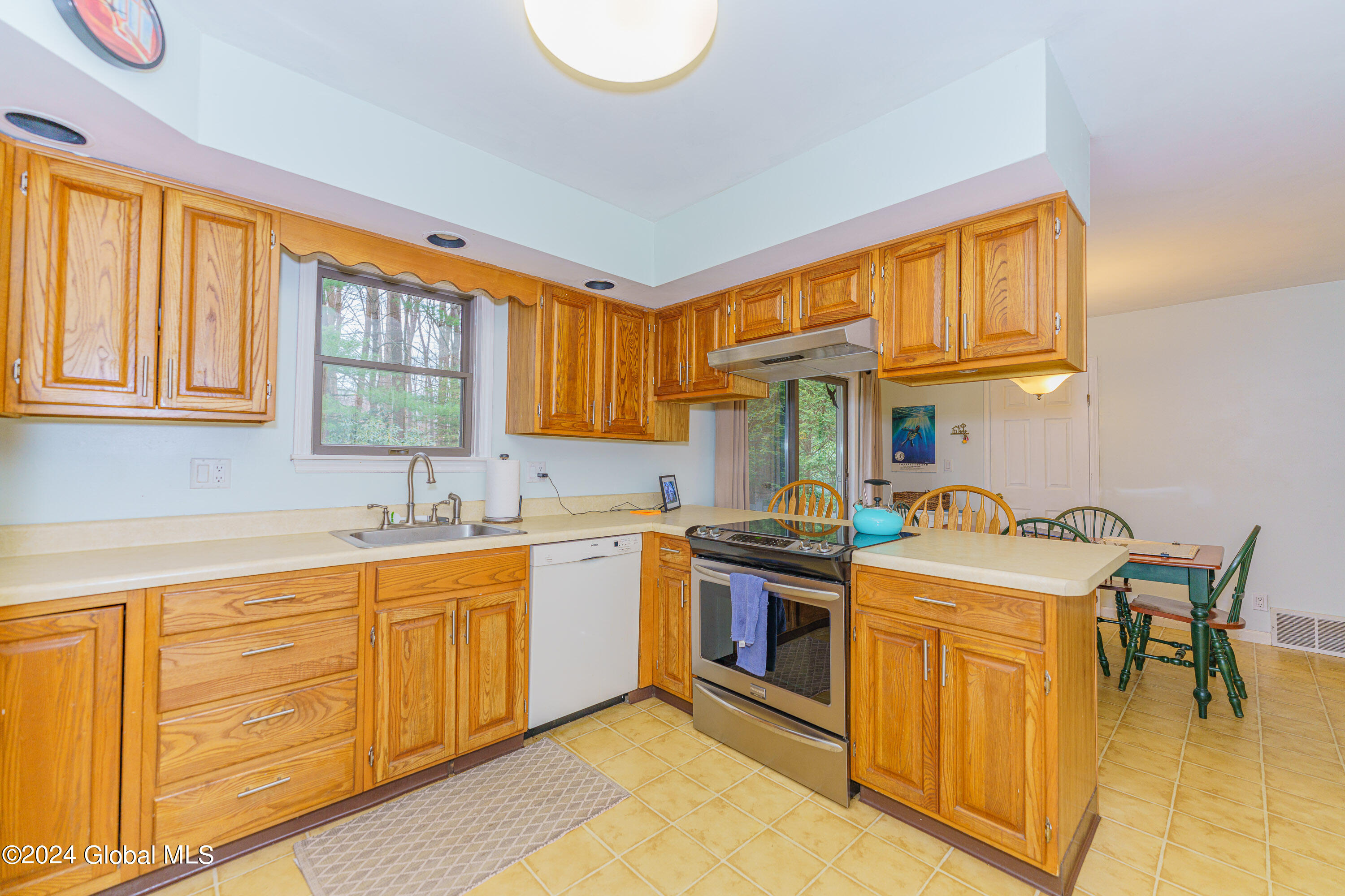 6 Seneca Drive Poestenkill, NY 12018 - Photo 16 of 54 5 Kitchen 1