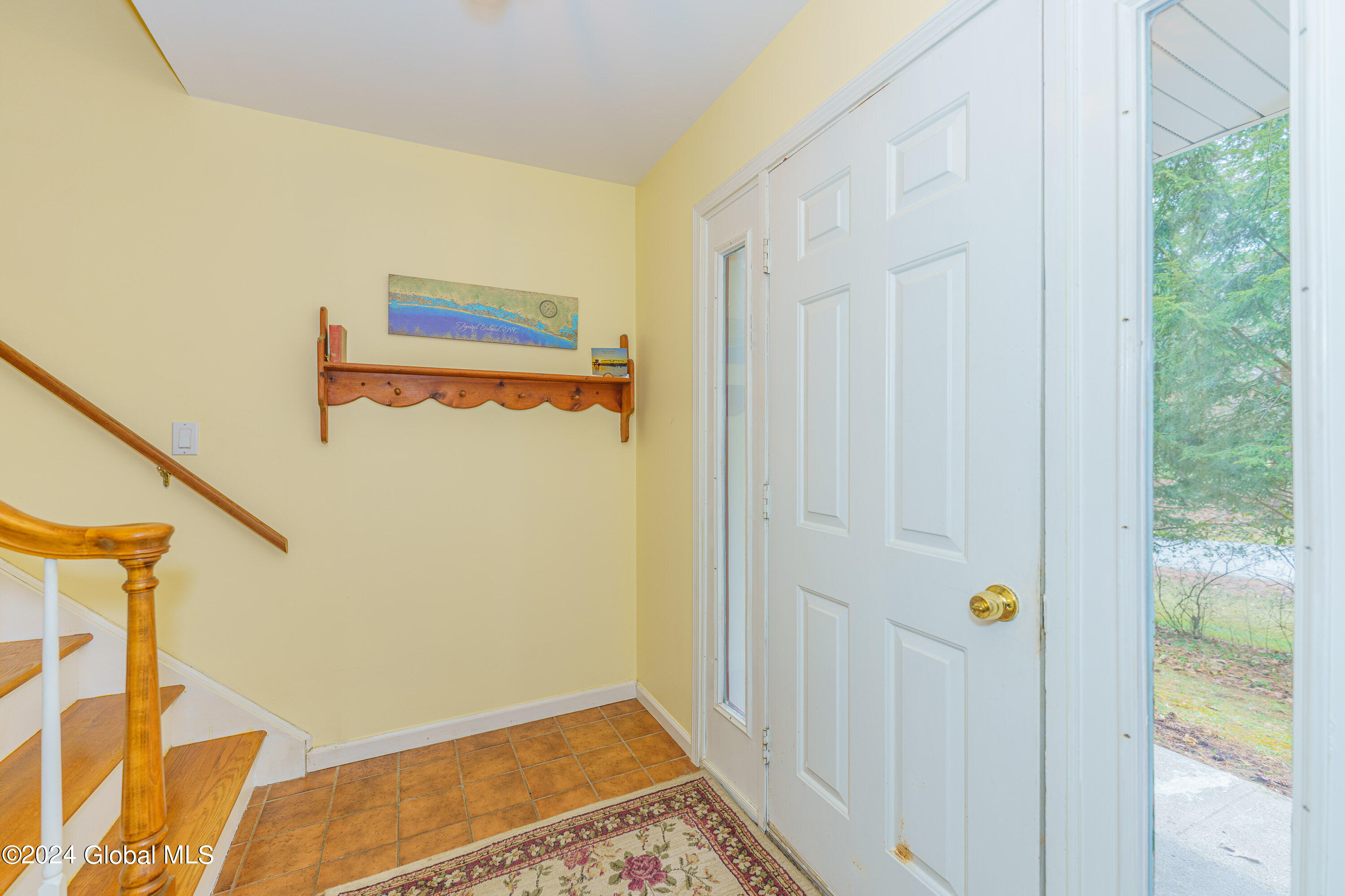 6 Seneca Drive Poestenkill, NY 12018 - Photo 4 of 54 1 Entryway