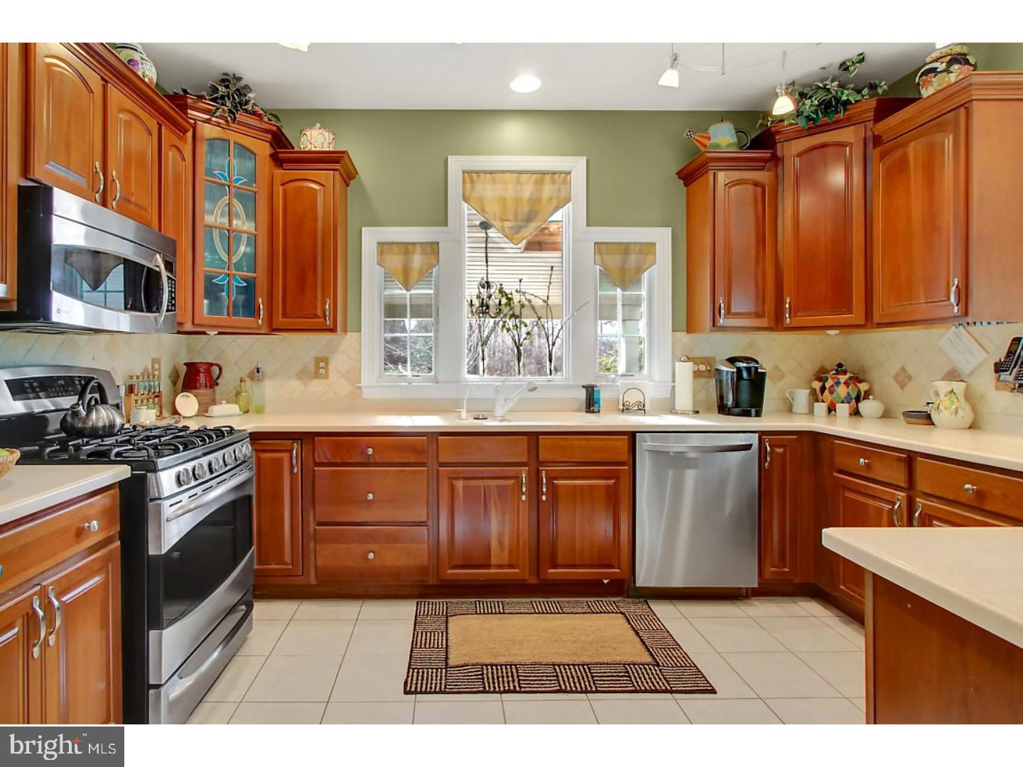 3348 Harwood Lane Sinking Spring, PA 19608 - Photo 5 of 25 Kitchen