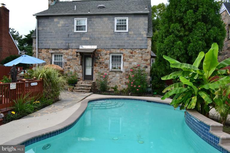 3013 Dunran Road Baltimore, MD 21222 - Photo 4 of 19 a front view of a house with plants