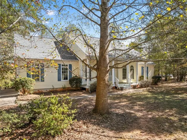 a view of a yard with a tree