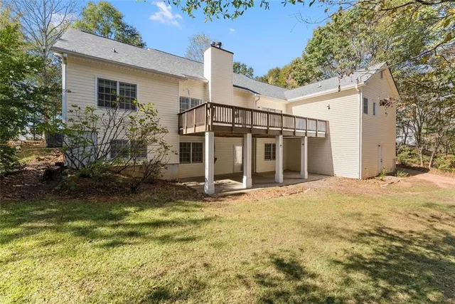 a view of a tree in the middle of a yard