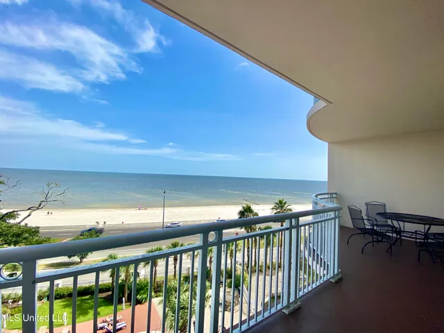 $2,650 | 2228 Beach Drive, Unit 504, Gulfport, MS 39507
