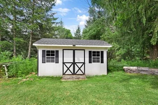 a view of a house with backyard and garden