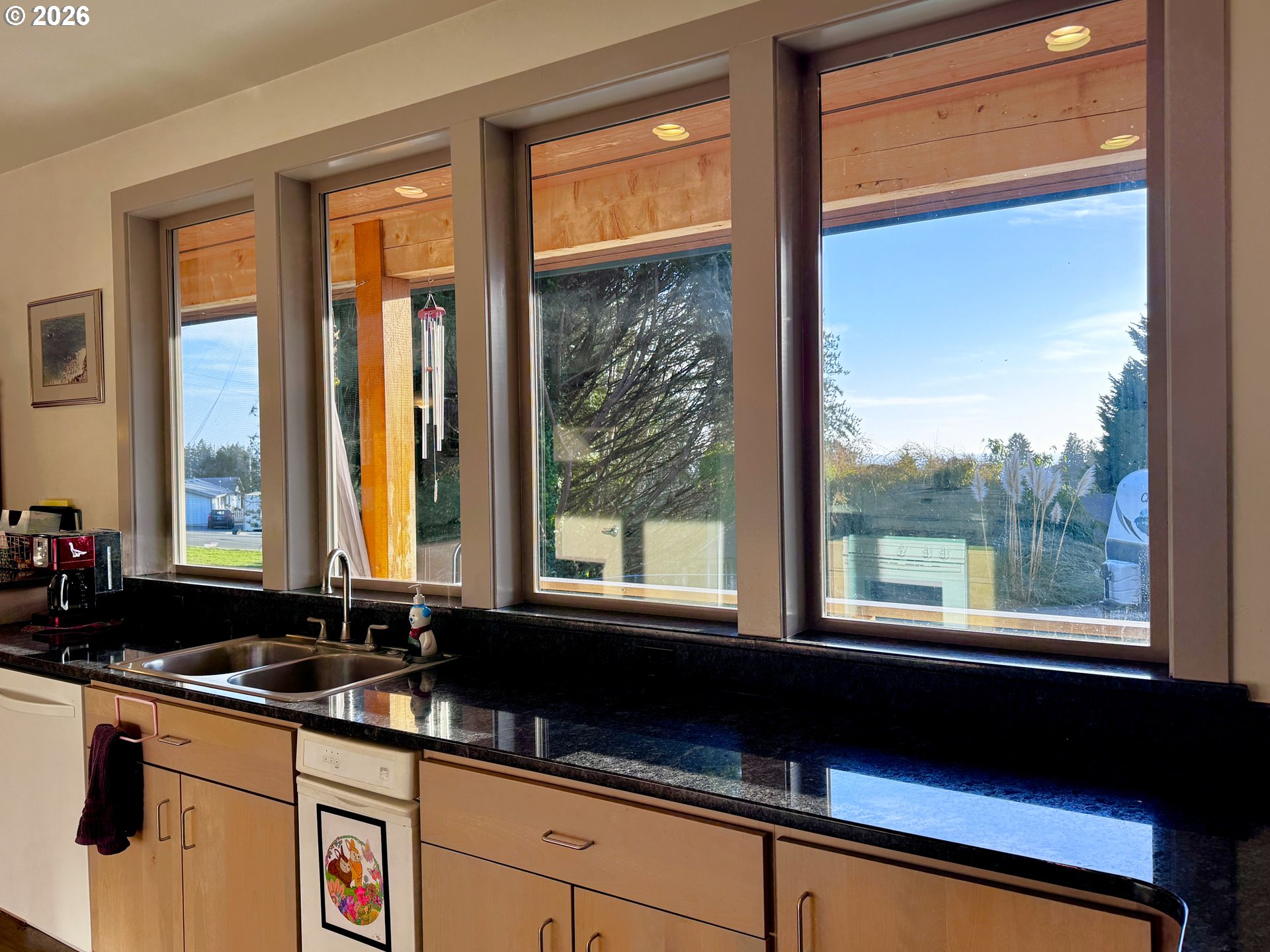 929 Old County Road Brookings, OR 97415 - Photo 28 of 46 Kitchen