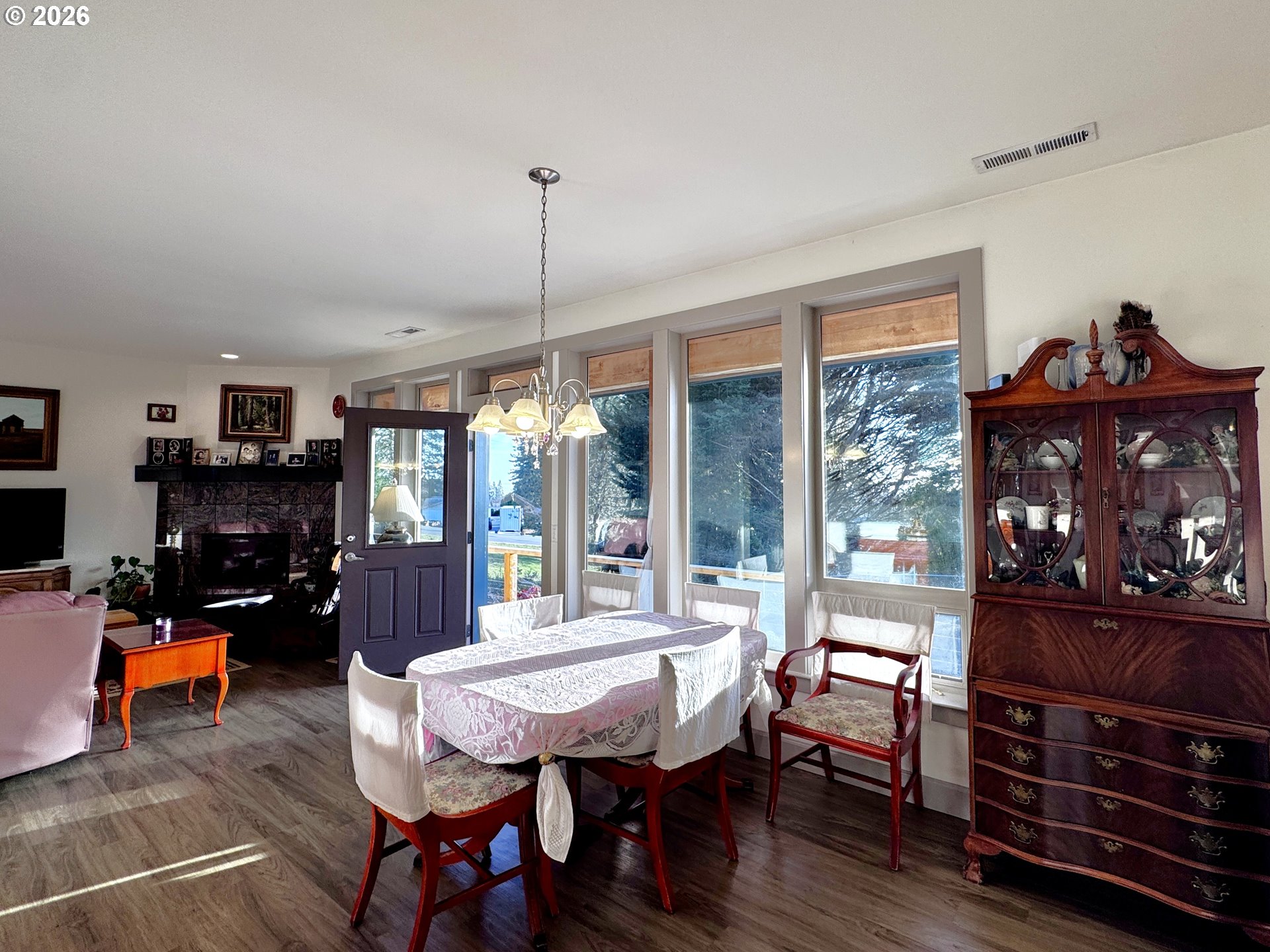 929 Old County Road Brookings, OR 97415 - Photo 31 of 46 Dining Area