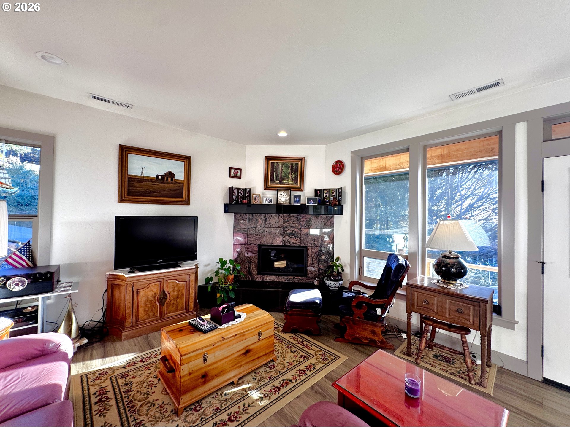 929 Old County Road Brookings, OR 97415 - Photo 35 of 46 Living Room
