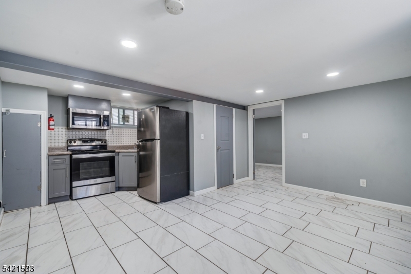 312 South Spring Street Elizabeth, NJ 07201 - Photo 23 of 41