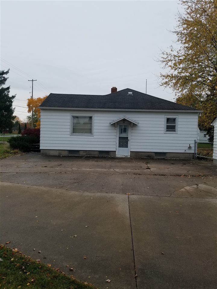 160 South Lincoln Road Bay City, MI 48708 - Photo 2 of 29