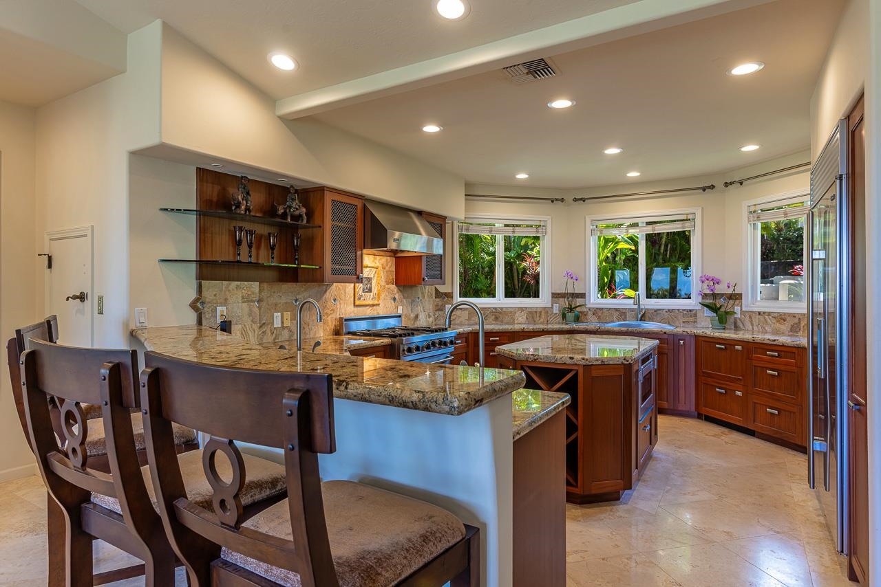 164 West Ikea Moku Place Kihei, HI 96753 - Photo 16 of 49 a kitchen with a table and chairs in it