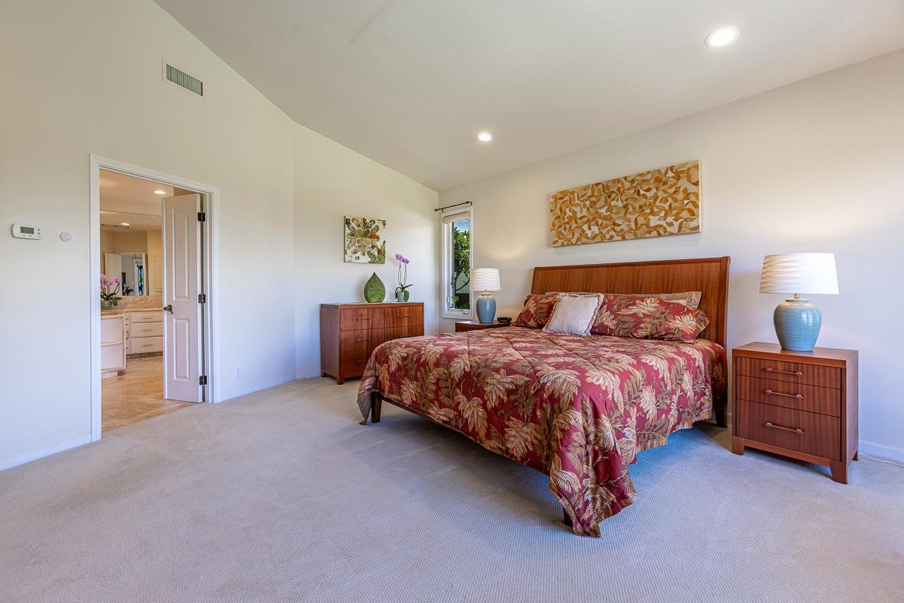 164 West Ikea Moku Place Kihei, HI 96753 - Photo 28 of 49 a spacious bedroom with a bed and a lamp