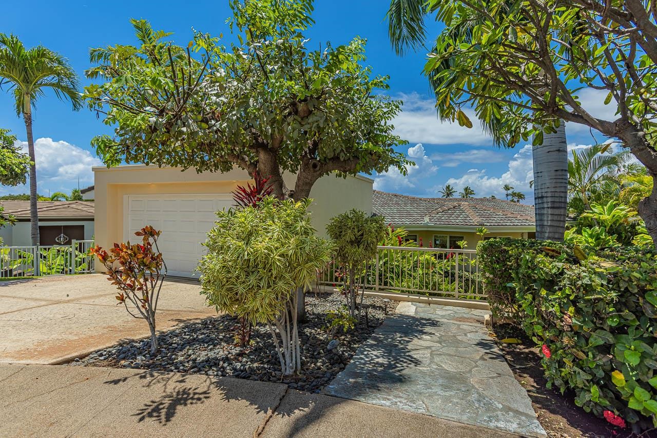 164 West Ikea Moku Place Kihei, HI 96753 - Photo 3 of 49 a view of a garden