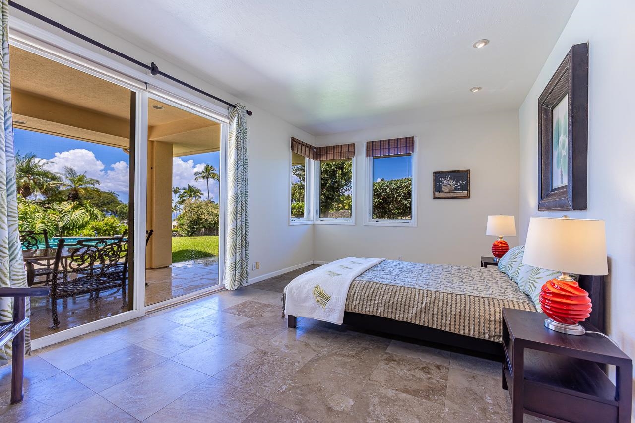 164 West Ikea Moku Place Kihei, HI 96753 - Photo 34 of 49 a bedroom with a bed and a window