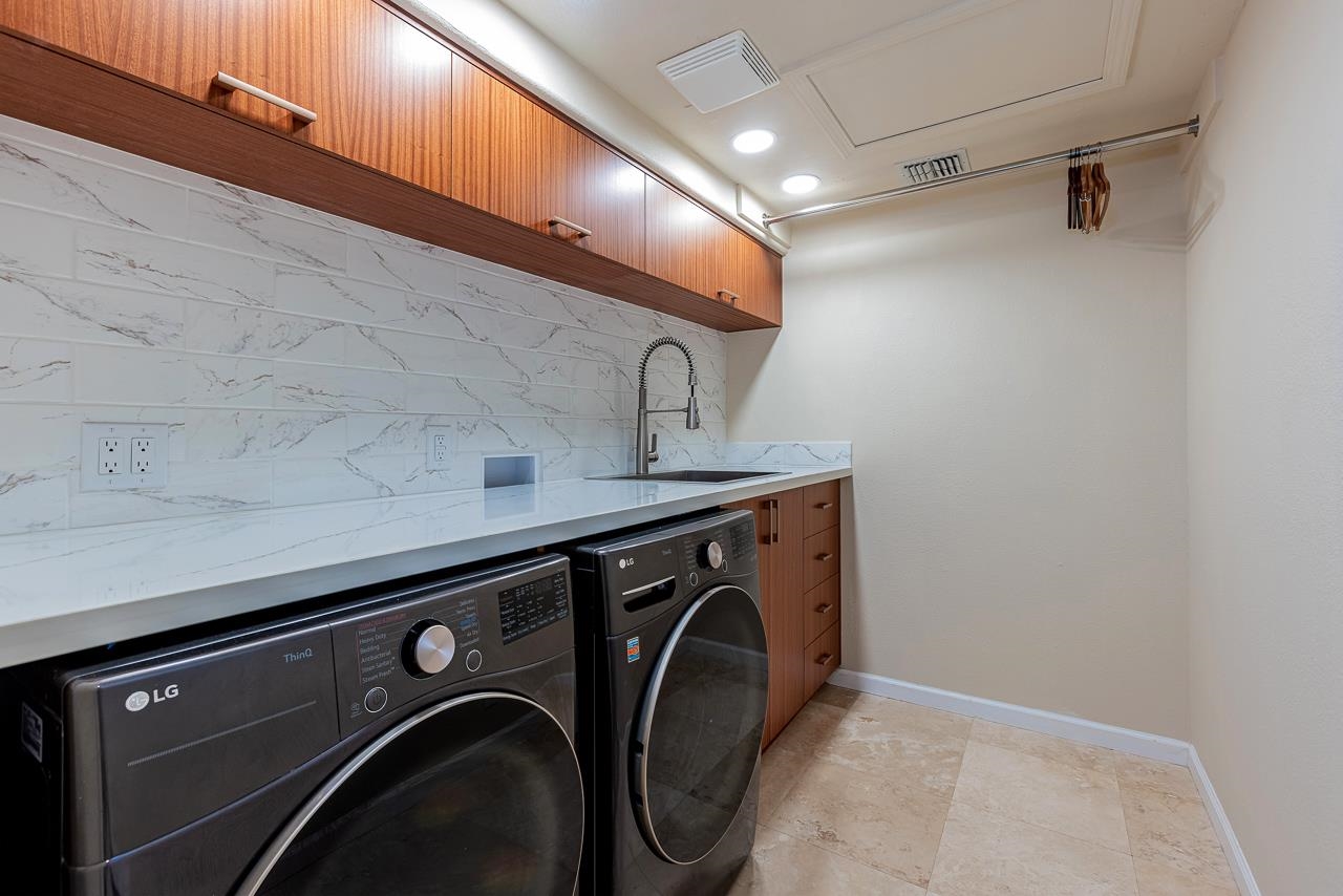 164 West Ikea Moku Place Kihei, HI 96753 - Photo 45 of 49 a utility room with dryer and washer