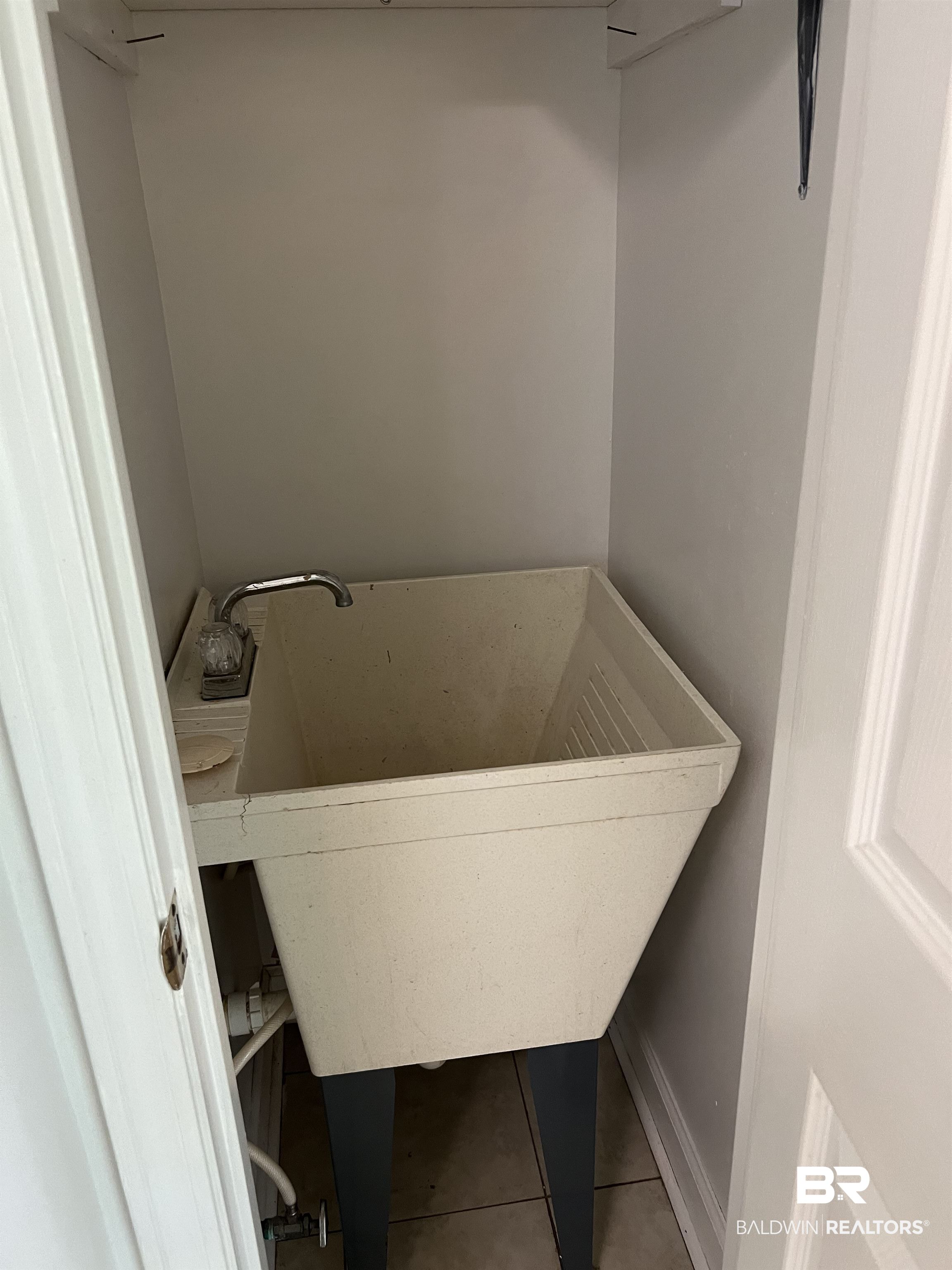1823 Experiment Farm Road Monroeville, AL 36460 - Photo 16 of 46 laundry sink