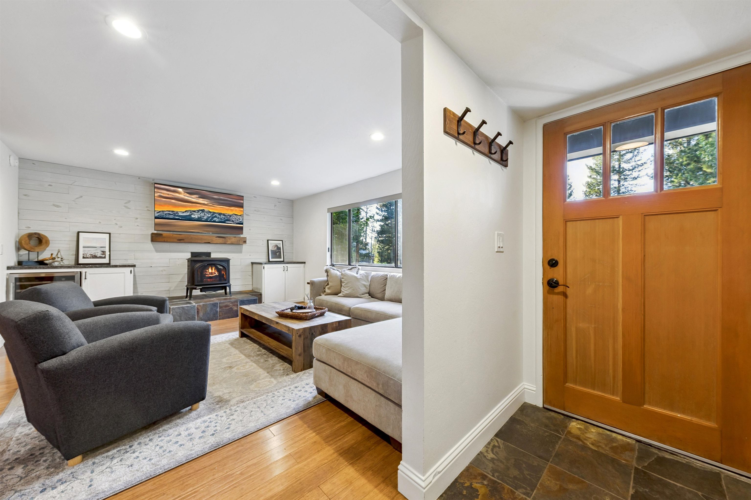 10895 Jeffery Pine Road Truckee, CA 96161 - Photo 9 of 28