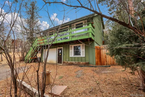 a house view with a outdoor space